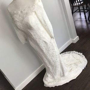 Hebeos | Lace Wedding Dress w/ Off-Shoulder Sleeve